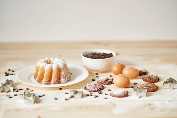 cupcake with biscuits and eggs on a wooden surface - Foto, Imagem