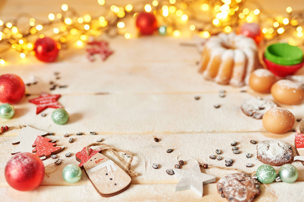 Świąteczne dekoracje na stół z cupcake i pliki cookie - Zdjęcie, obraz