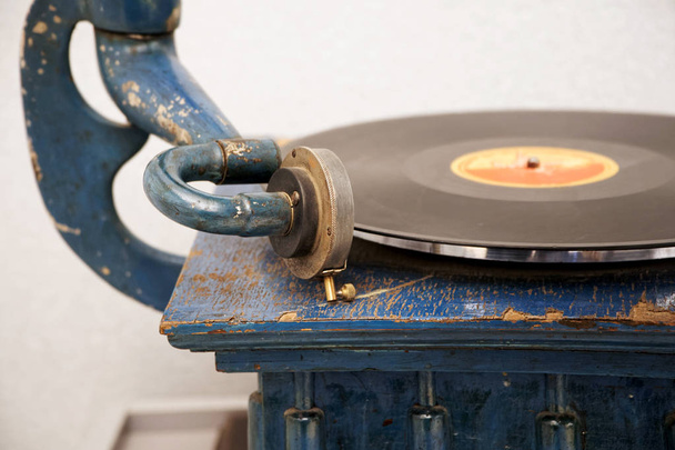Gramophone vintage. Vieille musique rétro
.  - Photo, image