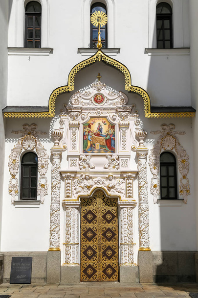 Facade of Dormition Cathedral in Kiev City, Ukraine - Foto, immagini