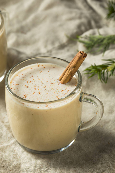 Homemade Puerto Rican Coquito Eggnog for the Holidays - Foto, afbeelding