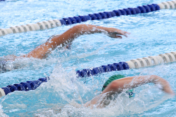 Соревнования по плаванию - Фото, изображение