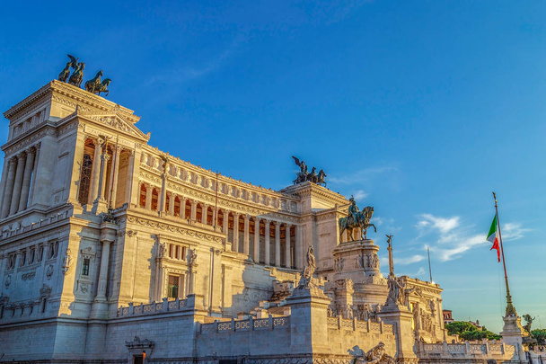 ROME, ITALY - MAY 30, 2017: The Monument Nazional a Vittorio Emanuele II built in honour of first king of a unified Italy. Sunset light. - Foto, Imagen
