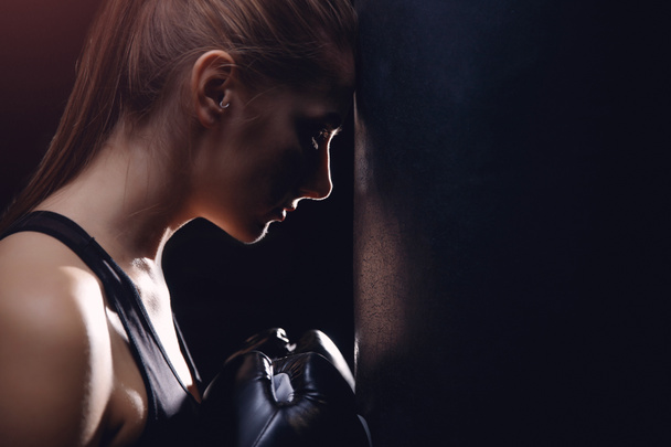 atleta do sexo feminino Boxe MMA
 - Foto, Imagem