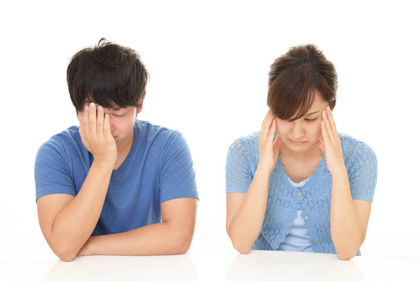 Een portret van een gestresste Japanse paar - Foto, afbeelding