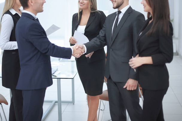 close up.handshake business partners in the office - Foto, imagen