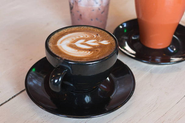 Koffie in een glas koffie - Foto, afbeelding