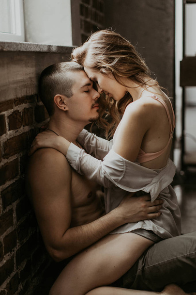 beautiful couple kissing in the kitchen - Valokuva, kuva