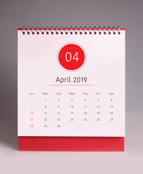Biurko proste kalendarz dla kwietnia 2019 - Zdjęcie, obraz