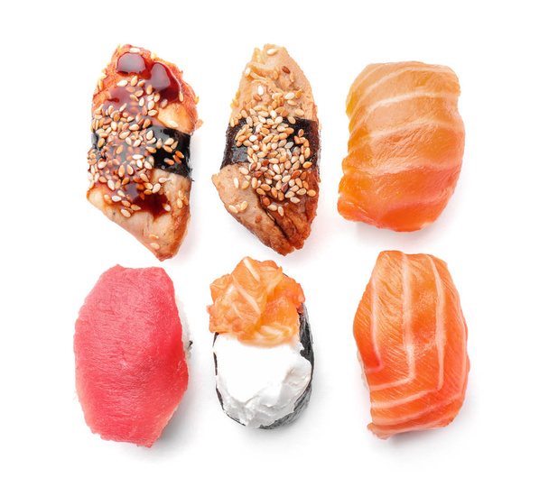 Savoureux sushi sur fond blanc
 - Photo, image