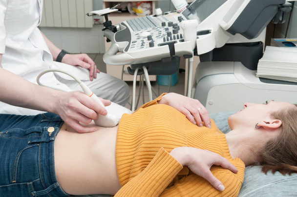 Břišní ultrazvuk scan žena closeup - Fotografie, Obrázek