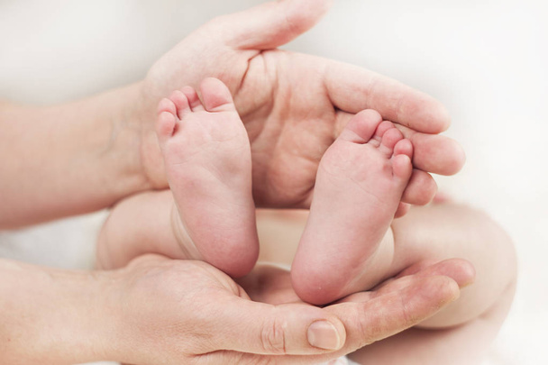 Parent holding in the hands feet of newborn baby. - Fotografie, Obrázek