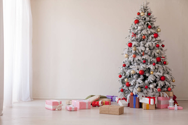 メリー クリスマス ツリー ギフト新年ハウス インテリア - 写真・画像