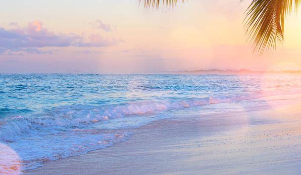 Kunst Schöner Sonnenaufgang über dem tropischen Schnabel - Foto, Bild