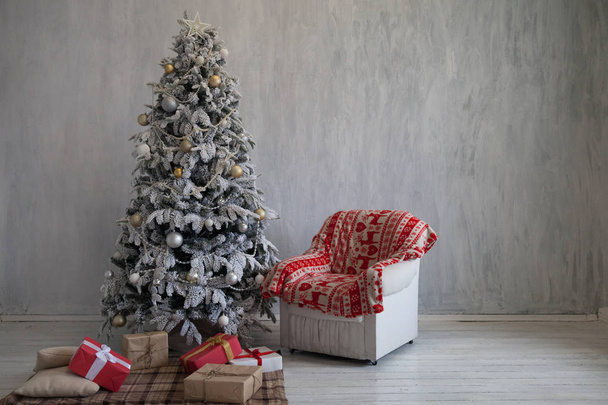 Árvore de Natal ano novo presentes feriado cartão árvore interiores
 - Foto, Imagem