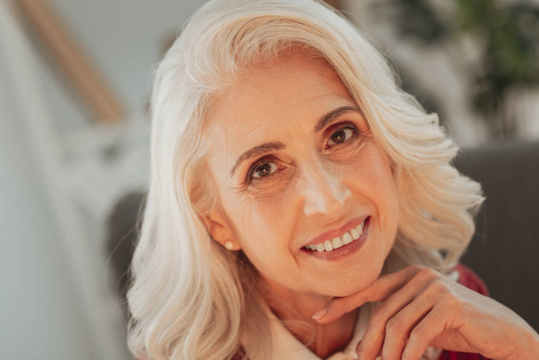 Close up de mulher idosa encantada
 - Foto, Imagem