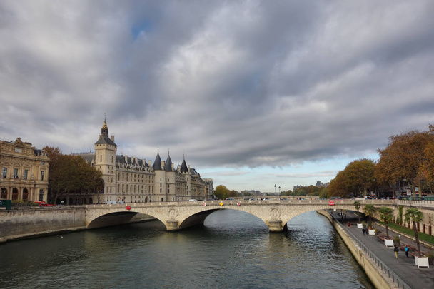 Pont Saint-Michel pont sur la Seine, Paris, France
 - Photo, image