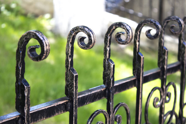  kovový plot překážkou zahrada - Fotografie, Obrázek