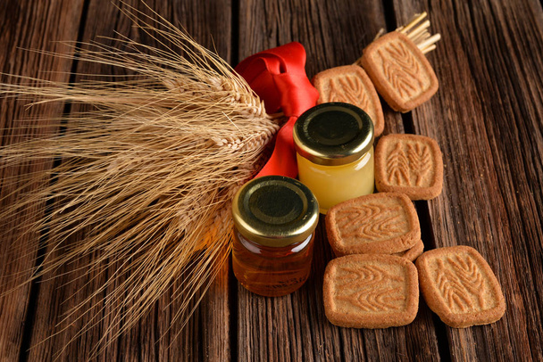 γιαούρτι με μέλι και μπισκότα έχουν τα δημητριακά - Φωτογραφία, εικόνα