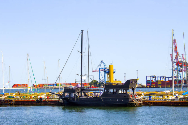 puerto de muelle del barco
 - Foto, Imagen
