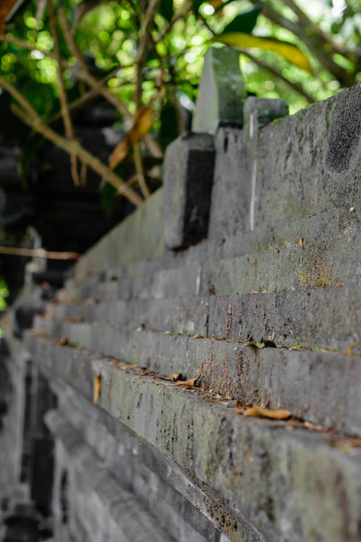 Fondo del antiguo muro de piedra del templo en la isla de Bali, Indonesia
 - Foto, imagen