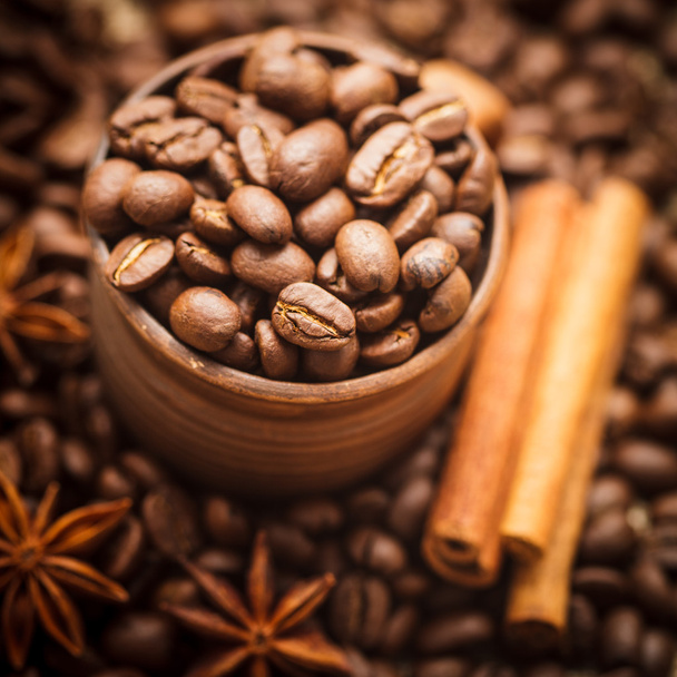coffee beans in cup - Фото, зображення