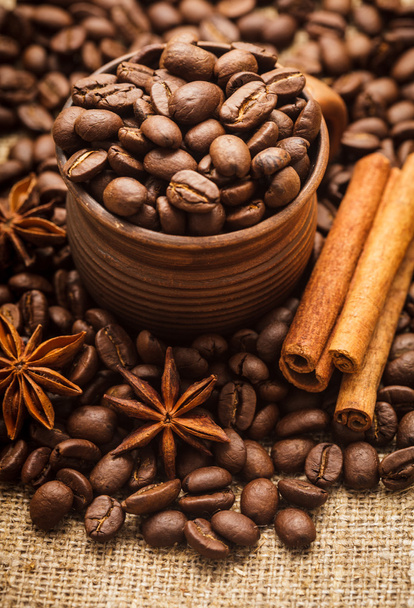 coffee beans in cup - Φωτογραφία, εικόνα