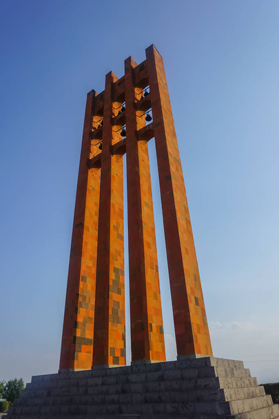 Sardarapat мальовничих Меморіал Белл вежу влітку - Фото, зображення