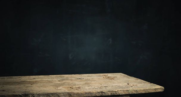 Фон зі ствола і старий дерев'яний стіл
 - Фото, зображення
