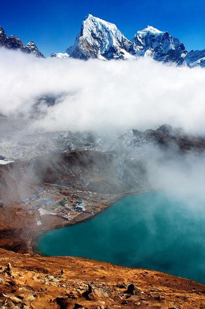 Dudh Pokhari lake, Gokyo, Arakam Tse peak, Chola Tse peak and Ngozumba glacier - way to Cho Oyu base camp - Everest trek - nepal - 写真・画像