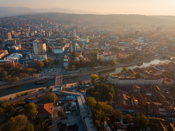 Drone foto da cidade de Nis no outono da fortaleza
 - Foto, Imagem