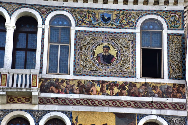 1 * Venice-a zabytkowym światowego dziedzictwa UNESCO znajduje się na Wyspach w lagunie Adriatyku. Włochy na Letnich 2018 r. Europe.2* Grand canal, najbardziej ruchliwych kanał w Wenecji z widokiem na weneckiej architektury w stylu gotyckim i bizantyjskiego renesansu. - Zdjęcie, obraz