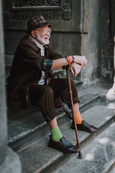 Full length portrait of stylish cheerful pensioner - Фото, зображення
