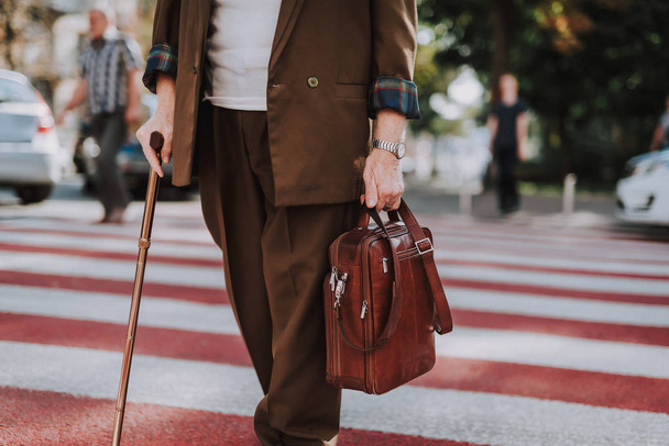 Stylish old man walking across the street - Fotografie, Obrázek