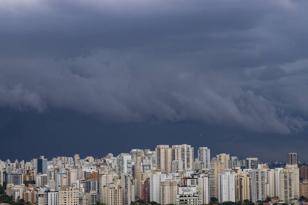 Het regent zeer sterk in de stad Sao Paulo, Brazilië  - Foto, afbeelding