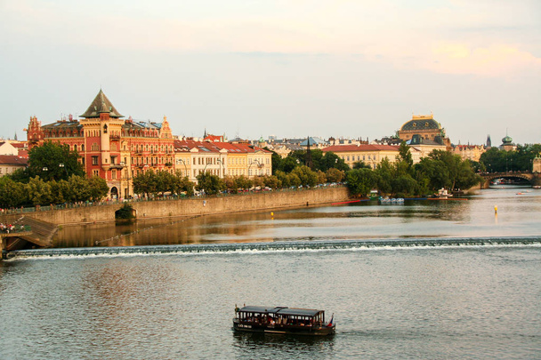 Zobacz panoramę Pragi na zachód słońca, Republika Czeska - Zdjęcie, obraz