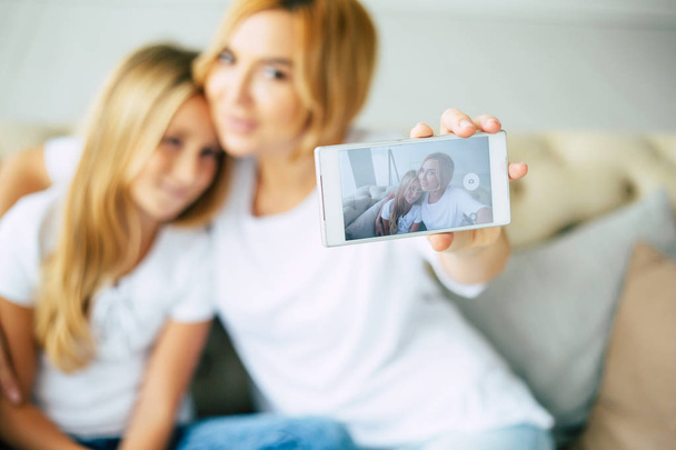 Mother and daughter taking selfie - Valokuva, kuva