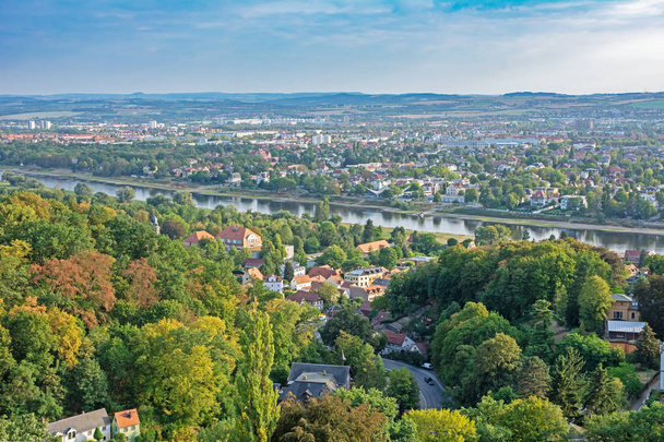 Luftaufnahme über Dresden (Sachsen, Deutschland) und die Elbe - Foto, Bild