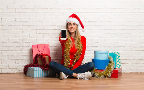 Girl with christmas hat and many gifts celebrating the christmas - Foto, Bild