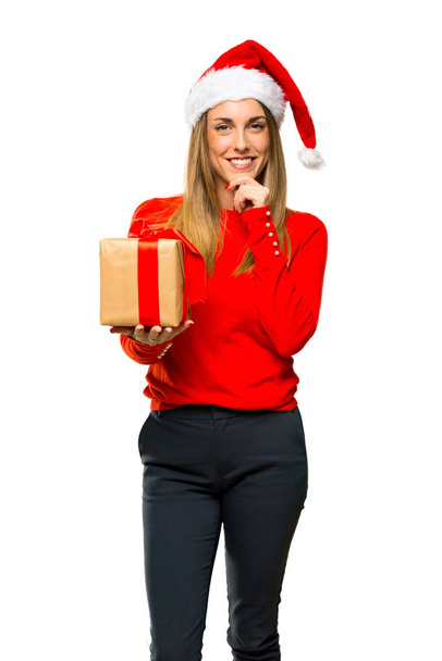 Blonde woman dressed up for christmas holidays smiling and looking to the front with confident face on isolated white background - Foto, Imagen