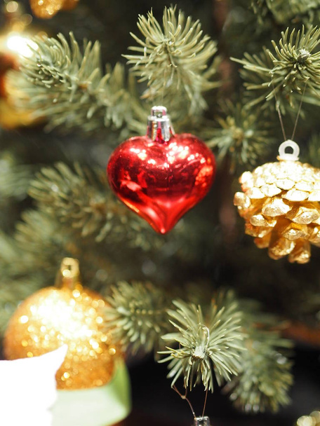 Día Navidad Trimmings Decoración Caja de regalo Bolas de colores Campana de globo de nieve Cascanueces Luces Amor
 - Foto, Imagen
