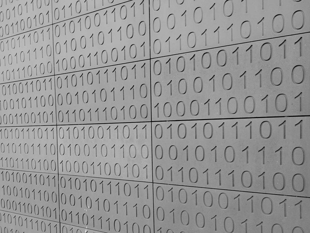 Zeroes et un motif binaire numérique sur fond de mur gris
 - Photo, image