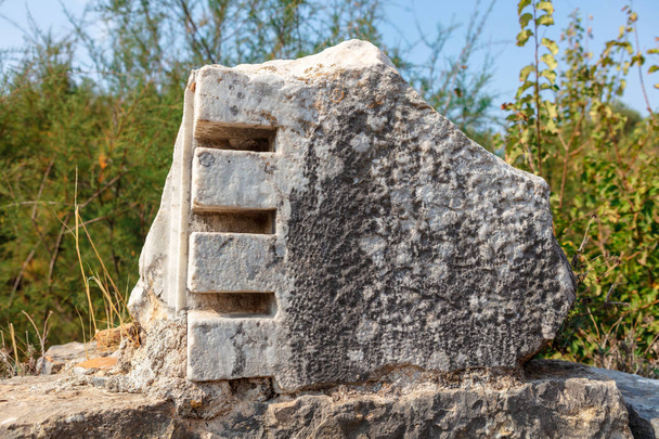 Aydin privince、トルコにミレトスの古代遺跡で大理石構造接合部ディテール.  - 写真・画像