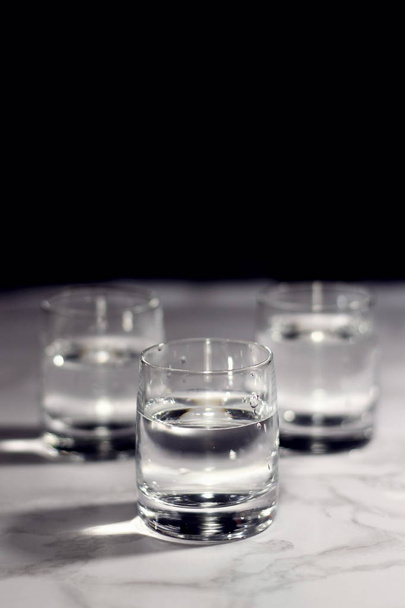 Relaxing crystal glass shot of vodka on a dark background - Foto, imagen