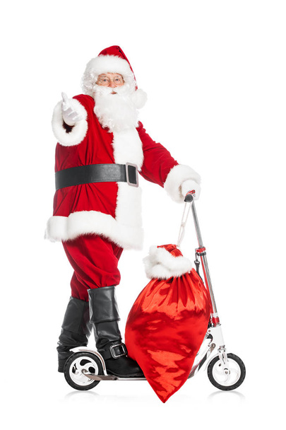 Un ritratto di Babbo Natale con uno scooter e una borsa regalo. Buon Natale e Felice Anno Nuovo
! - Foto, immagini