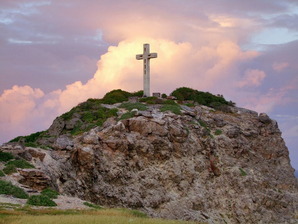 Krzyż na szczycie góry - Zdjęcie, obraz