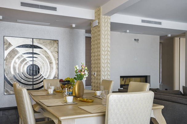 Interior of light spacious kitchen with served table in a luxury villa - Valokuva, kuva