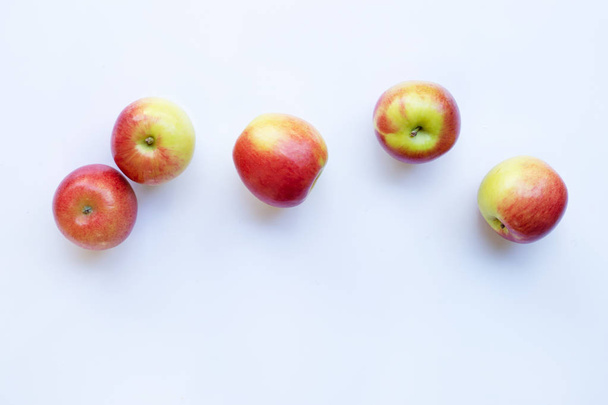 Jablka izolovaných na bílém pozadí. Pohled shora - Fotografie, Obrázek