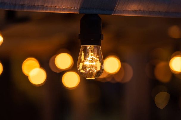 licht lamp elektriciteit opknoping versieren interieur in kerstdag - Foto, afbeelding