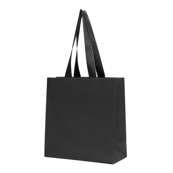 μαύρο χαρτί τσάντα για ψώνια σε λευκό φόντο. - Φωτογραφία, εικόνα